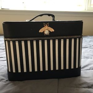 Makeup / cosmetic case with elegant details